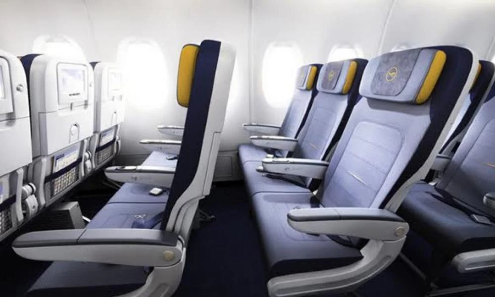 Έχετε σκεφτεί ποτέ γιατί είναι μπλε τα καθίσματα των αεροπλάνων;